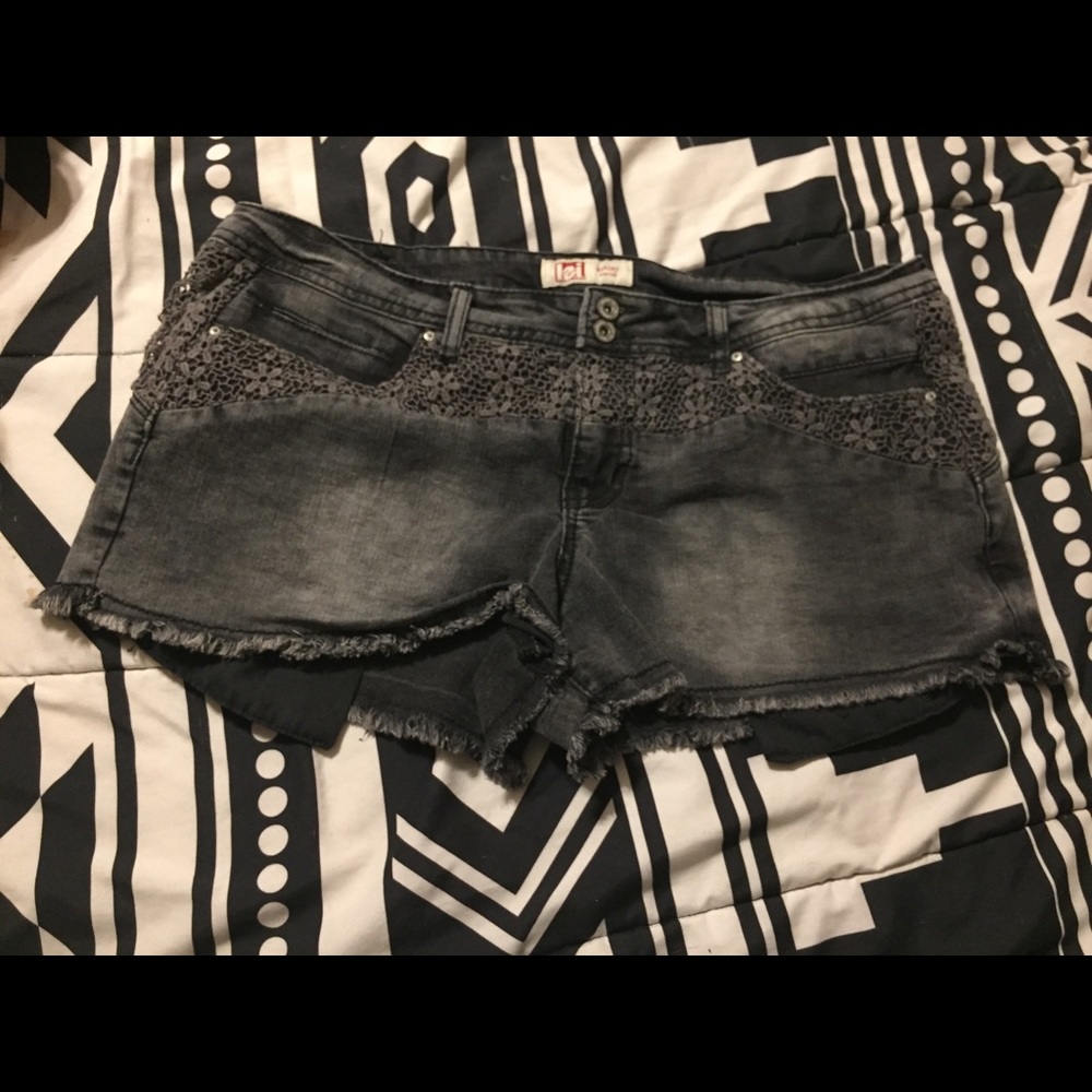 lei black shorts